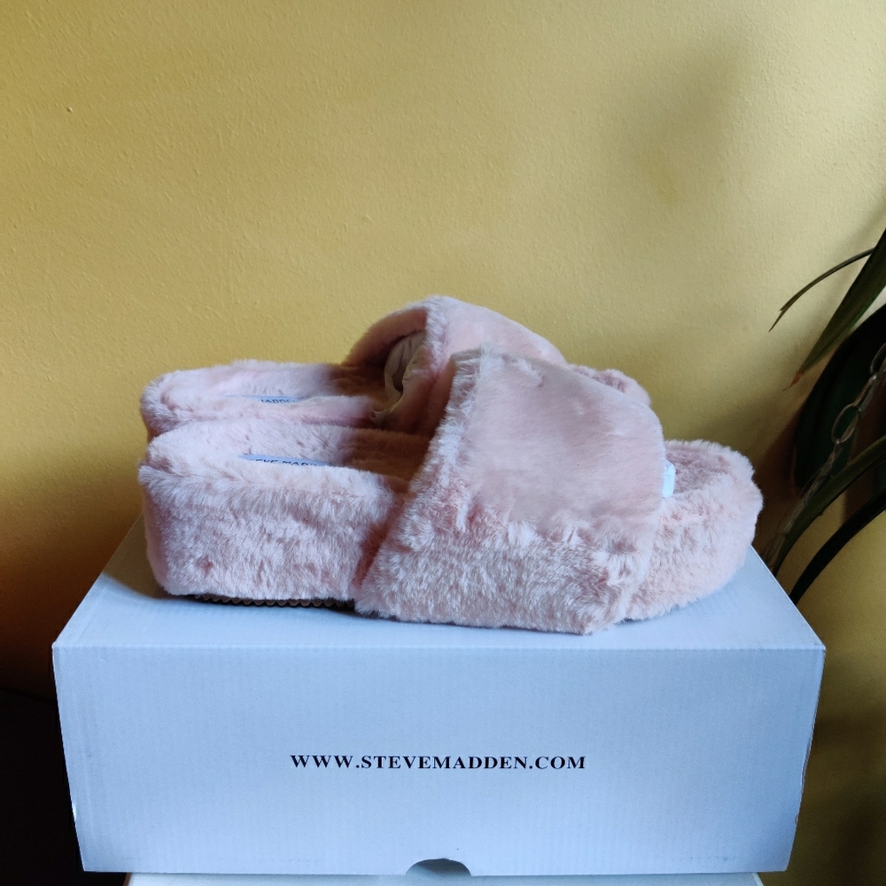 Steve Madden Pink Fuzzy Slippers